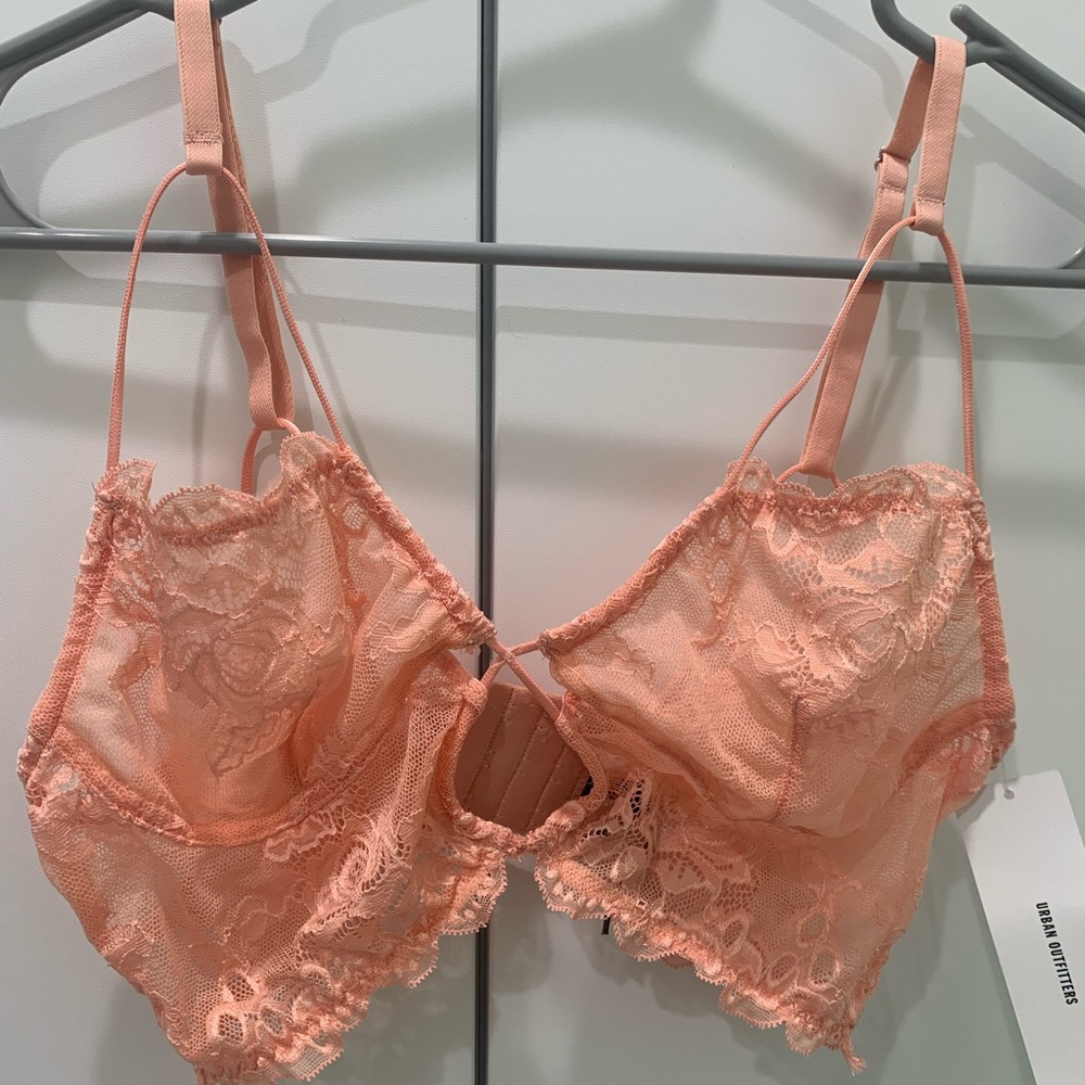 URBAN OUTFITTERS- Lace Bra/Bralette, Peach,NWT New with Tag, Size Medium